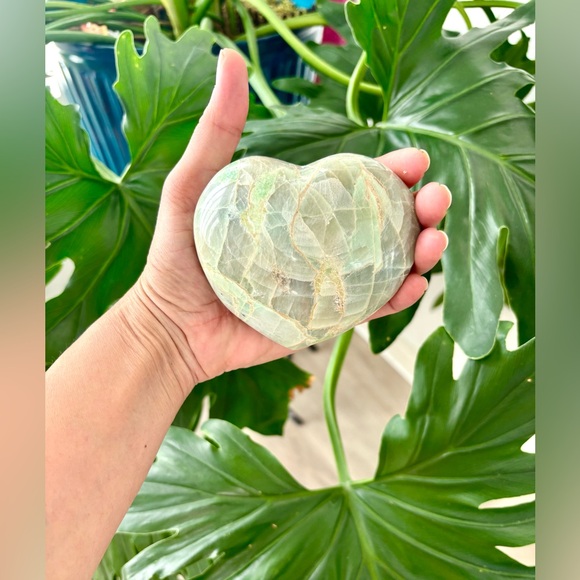 Green Moonstone Heart - Picture 2 of 7